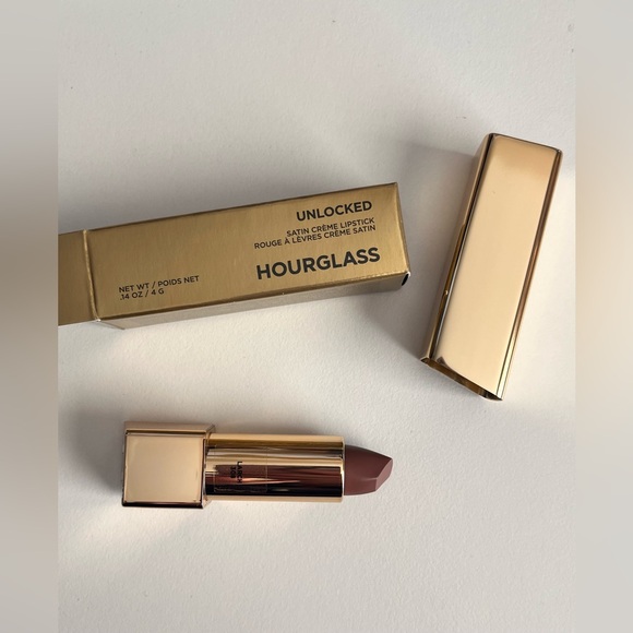 Hourglass UNLOCKED SATIN CRÈME LIPSTICK in Larch - Picture 11 of 12